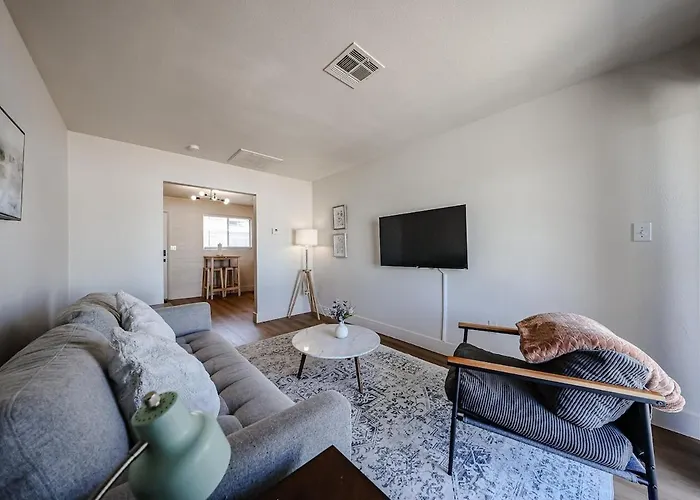 Apartment #4 The Cozy Cactus Budget Friendly Comfy
